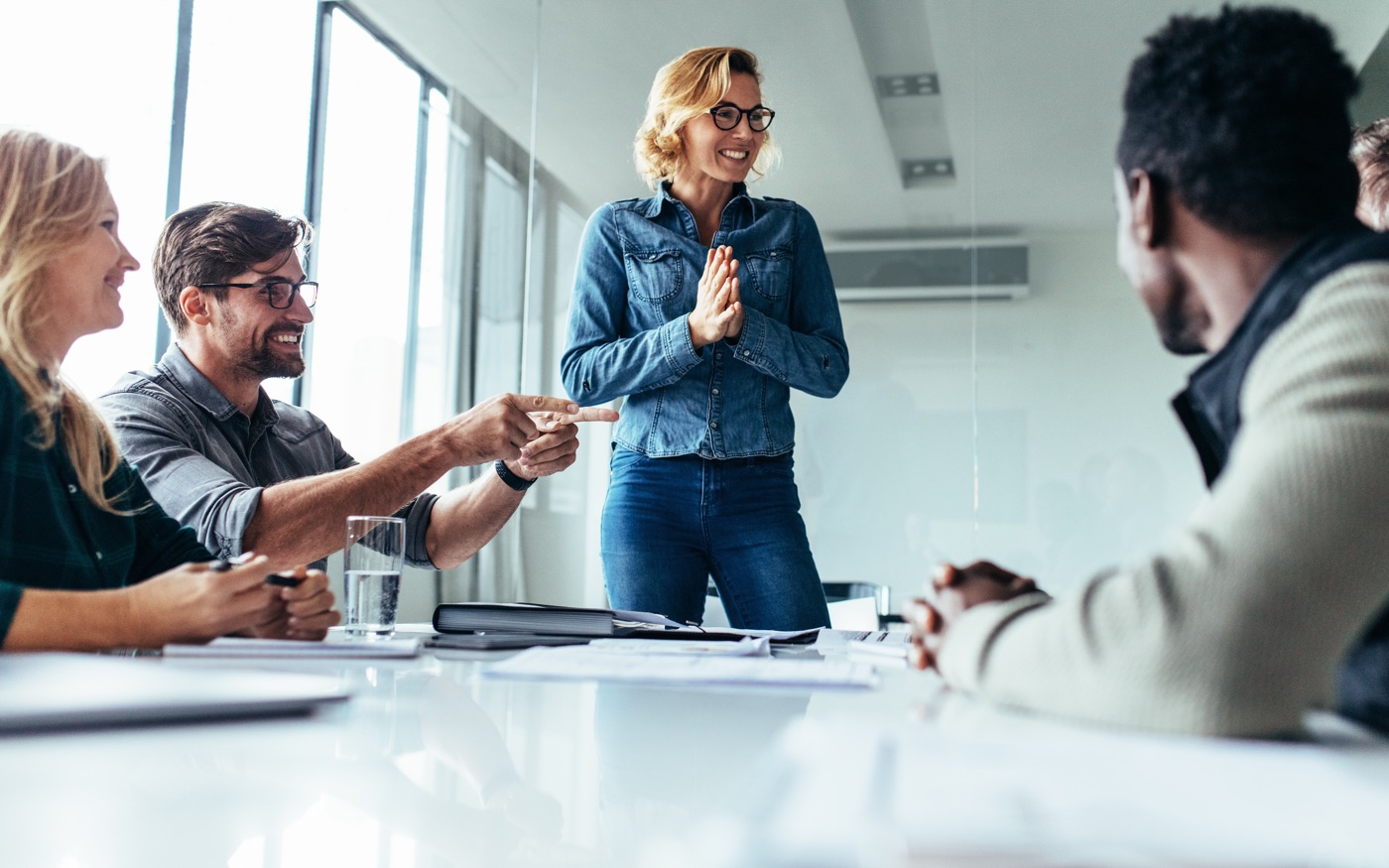 Mediator in gesprek met een client over de scheiding